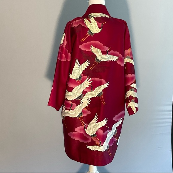 Maruko Kimono Ladies Medium Raspberry Polyester with Flying Crane Design - Picture 9 of 16